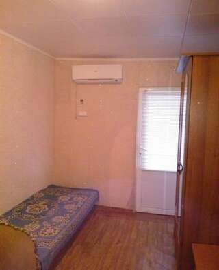 Гостевой дом Rooms with Fortress View Судак Трехместный номер с ванной комнатой-4