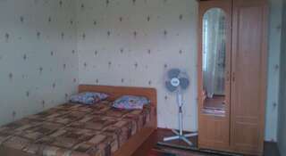 Гостевой дом Rooms with Fortress View Судак Бюджетный трехместный номер-1